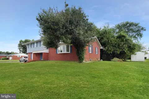 Exterior - 40 Bertrand Dr, Dover, DE 19904 photo 2 of 3