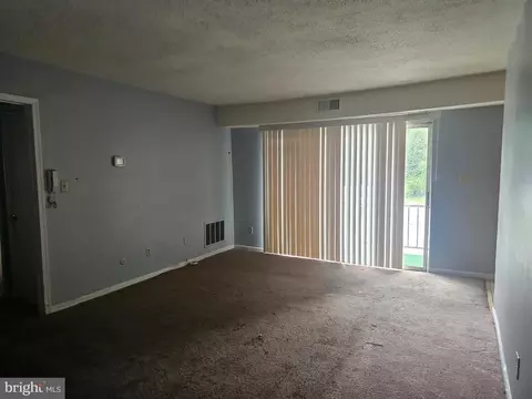 Living - 36 Courtside Dr #A-24, Dover, DE 19904 photo 2 of 3