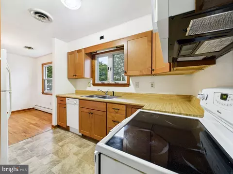 Kitchen - 168 Bush Dr, Dover, DE 19901 photo 3 of 3