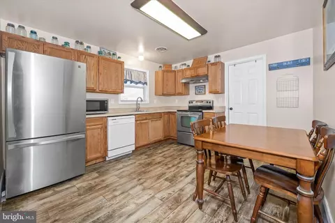 Kitchen - 1255 Pine St, Houston, DE 19954 photo 2 of 2