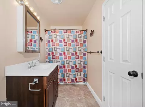 Bath - 1255 Pine St, Houston, DE 19954 photo 1 of 1