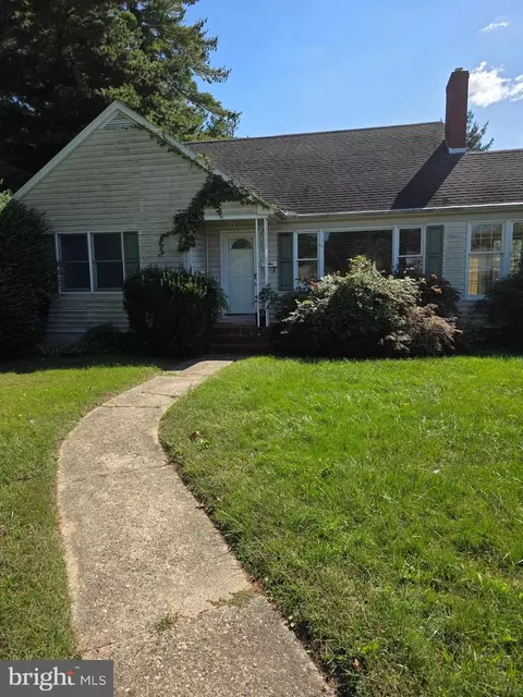 Exterior - 706 E Division St, Dover, DE 19901 photo 2 of 3