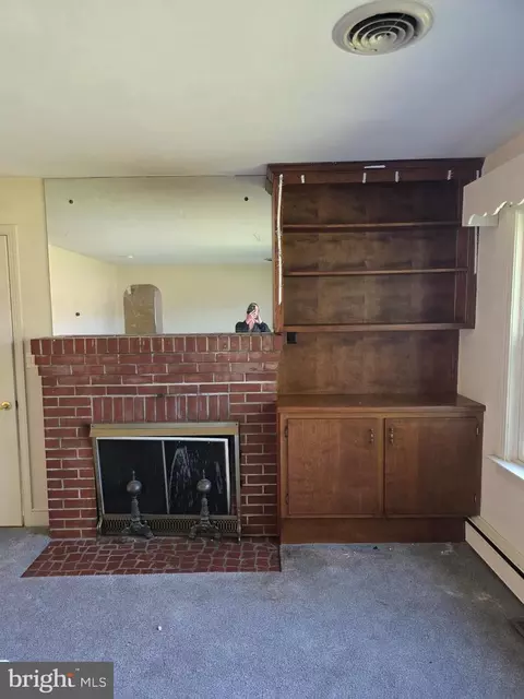 Living - 706 E Division St, Dover, DE 19901 photo 2 of 2
