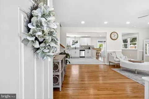 Entry Way - 910 Monroe Ter, Dover, DE 19904 photo 1 of 7