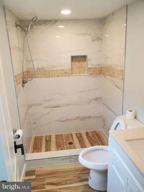 Bath - 8 S Governors Ave, Dover, DE 19904 photo 2 of 2