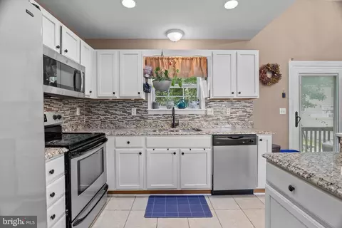 Kitchen - 369 Carlisle Dr, Dover, DE 19904 photo 2 of 3