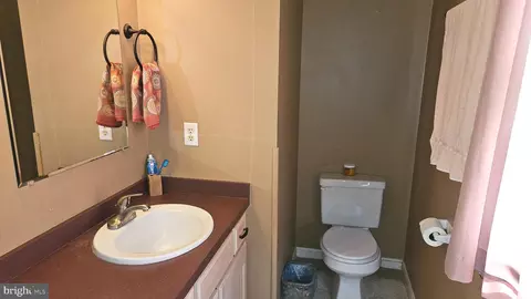 Bath - 458 Evelyndale Dr, Dover, DE 19901 photo 1 of 2