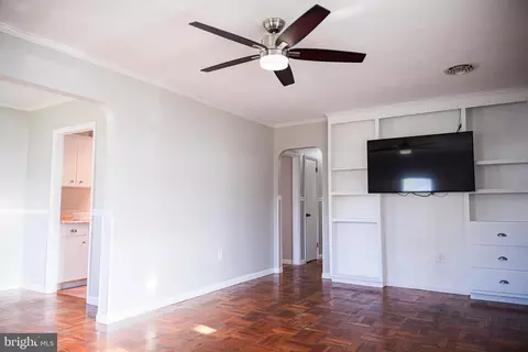Living - 190 Evergreen Dr, Dover, DE 19901 photo 2 of 4
