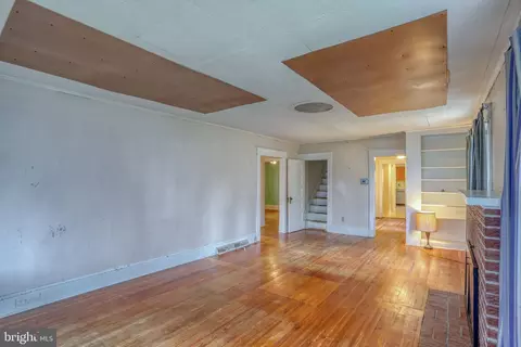 Living - 40 Pine St, Dover, DE 19901 photo 2 of 4