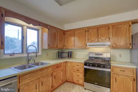 Kitchen - 40 Pine St, Dover, DE 19901 photo 3 of 3