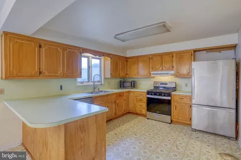Kitchen - 40 Pine St, Dover, DE 19901 photo 2 of 3