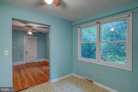 Entry Way - 40 Pine St, Dover, DE 19901 photo 3 of 4