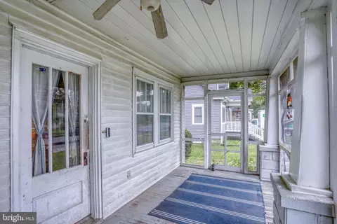 Exterior - 40 Pine St, Dover, DE 19901 photo 5 of 8
