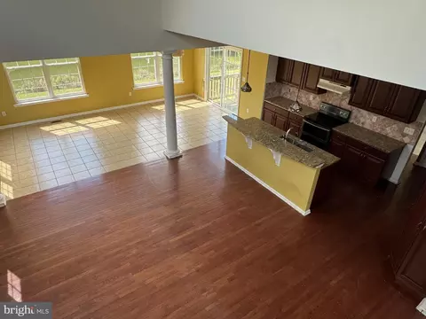 Living - 210 Topaz Cir, Dover, DE 19904 photo 4 of 7