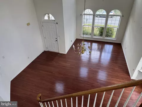 Living - 210 Topaz Cir, Dover, DE 19904 photo 1 of 7