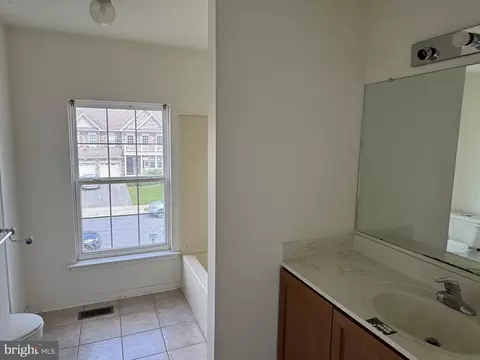 Bath - 210 Topaz Cir, Dover, DE 19904 photo 3 of 3