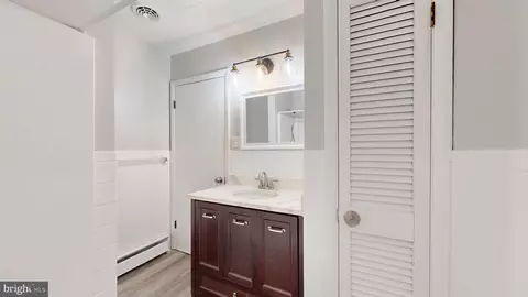 Bath - 2043 Highland Ave, Dover, DE 19901 photo 1 of 1
