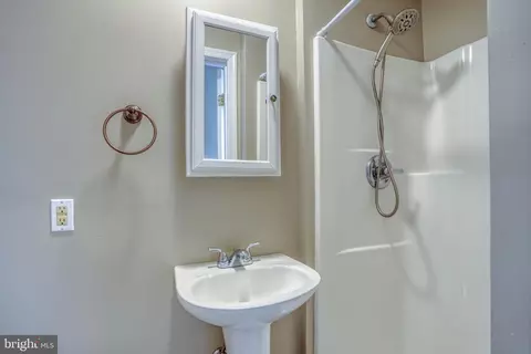 Bath - 44 W Inner Cir, Dover, DE 19904 photo 2 of 2