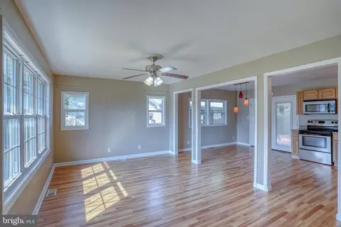 Living - 44 W Inner Cir, Dover, DE 19904 photo 1 of 5
