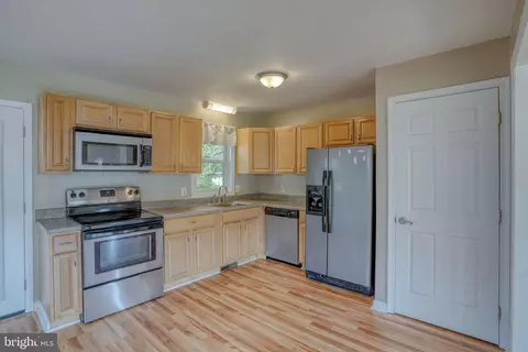 Kitchen - 44 W Inner Cir, Dover, DE 19904 photo 1 of 1