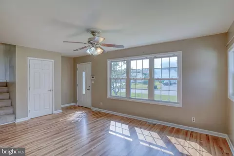 Living - 44 W Inner Cir, Dover, DE 19904 photo 3 of 5
