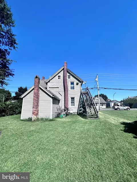 420 W Division St, Dover, DE 19904 photo 2