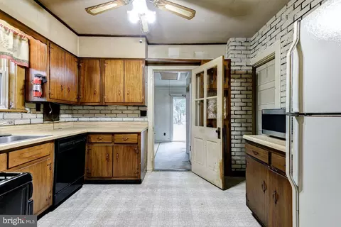 Entry Way - 40 Lotus St, Dover, DE 19901 photo 1 of 4