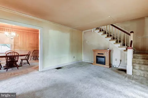 Living - 40 Lotus St, Dover, DE 19901 photo 2 of 4