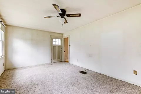 Living - 40 Lotus St, Dover, DE 19901 photo 4 of 4