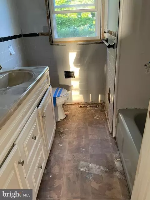 Bath - 1552 John Clark Rd, Dover, DE 19904 photo 2 of 2