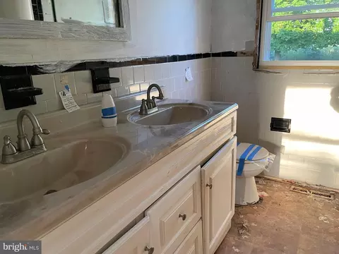 Bath - 1552 John Clark Rd, Dover, DE 19904 photo 1 of 2