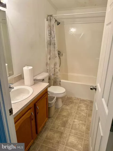 Bath - 549 Weaver Dr #549, Dover, DE 19901 photo 1 of 6