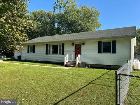 705 Deer Track Ln, Dover, DE 19904
