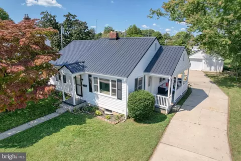 40 Lake Dr, Smyrna, DE 19977