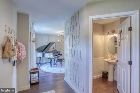 Entry Way - 648 Kentland Ave, Dover, DE 19901 photo 3 of 4