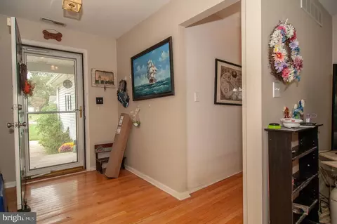 Entry Way - 202 W Darby Cir, Dover, DE 19904 photo 1 of 4