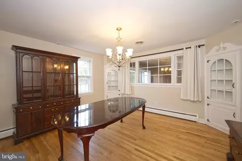 Dining - 1901 Mitten St, Dover, DE 19901 photo 3 of 4