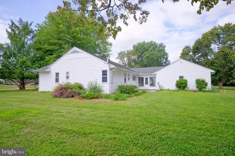 Exterior - 1901 Mitten St, Dover, DE 19901 photo 4 of 12