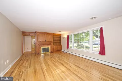 Living - 1901 Mitten St, Dover, DE 19901 photo 2 of 3