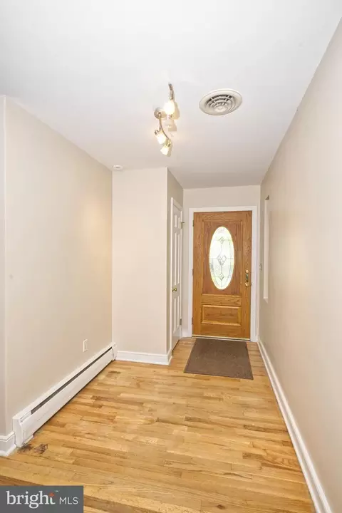 Entry Way - 1901 Mitten St, Dover, DE 19901 photo 1 of 4