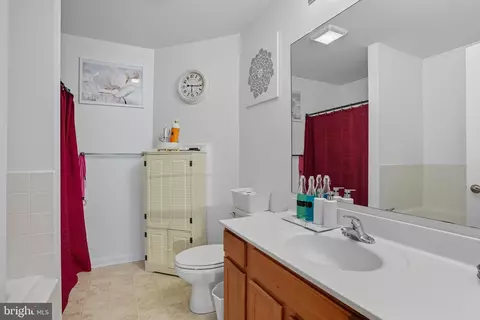 Bath - 175 Lexington Pl, Dover, DE 19901 photo 2 of 4