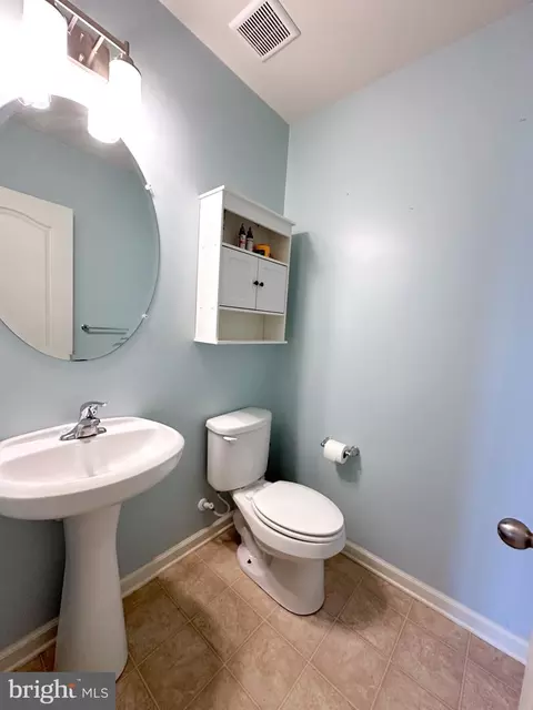 Bath - 209 E Constitution Dr, Smyrna, DE 19977 photo 1 of 3