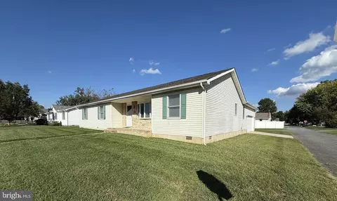 961 Woodford Dr, Dover, DE 19904