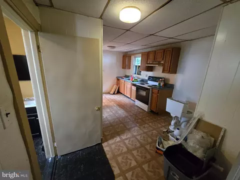 Entry Way - 214 W Division St, Dover, DE 19904 photo 4 of 11