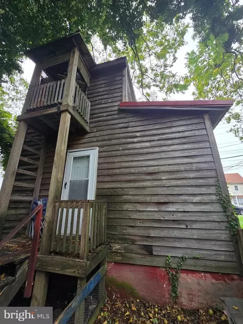 Exterior - 214 W Division St, Dover, DE 19904 photo 11 of 12