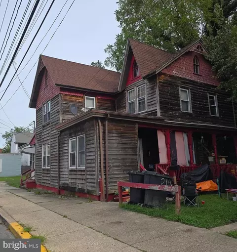 Exterior - 214 W Division St, Dover, DE 19904 photo 2 of 12