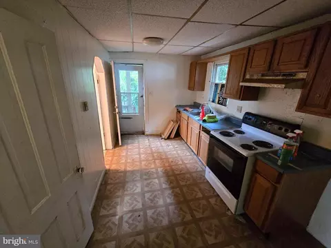 Entry Way - 214 W Division St, Dover, DE 19904 photo 5 of 11