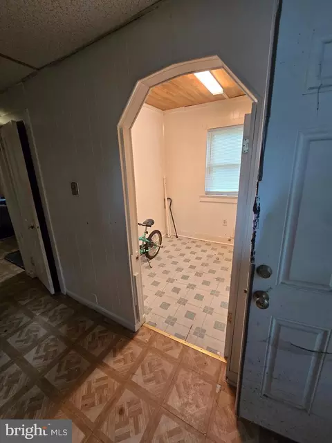 Entry Way - 214 W Division St, Dover, DE 19904 photo 6 of 11