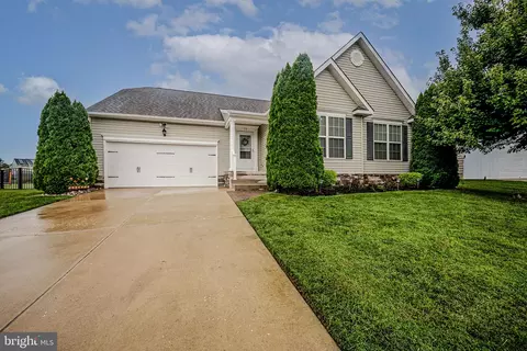 15 Live Oak Dr, Smyrna, DE 19977