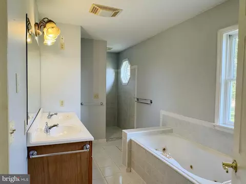 Bath - 7250 Bayside Dr, Dover, DE 19901 photo 1 of 5